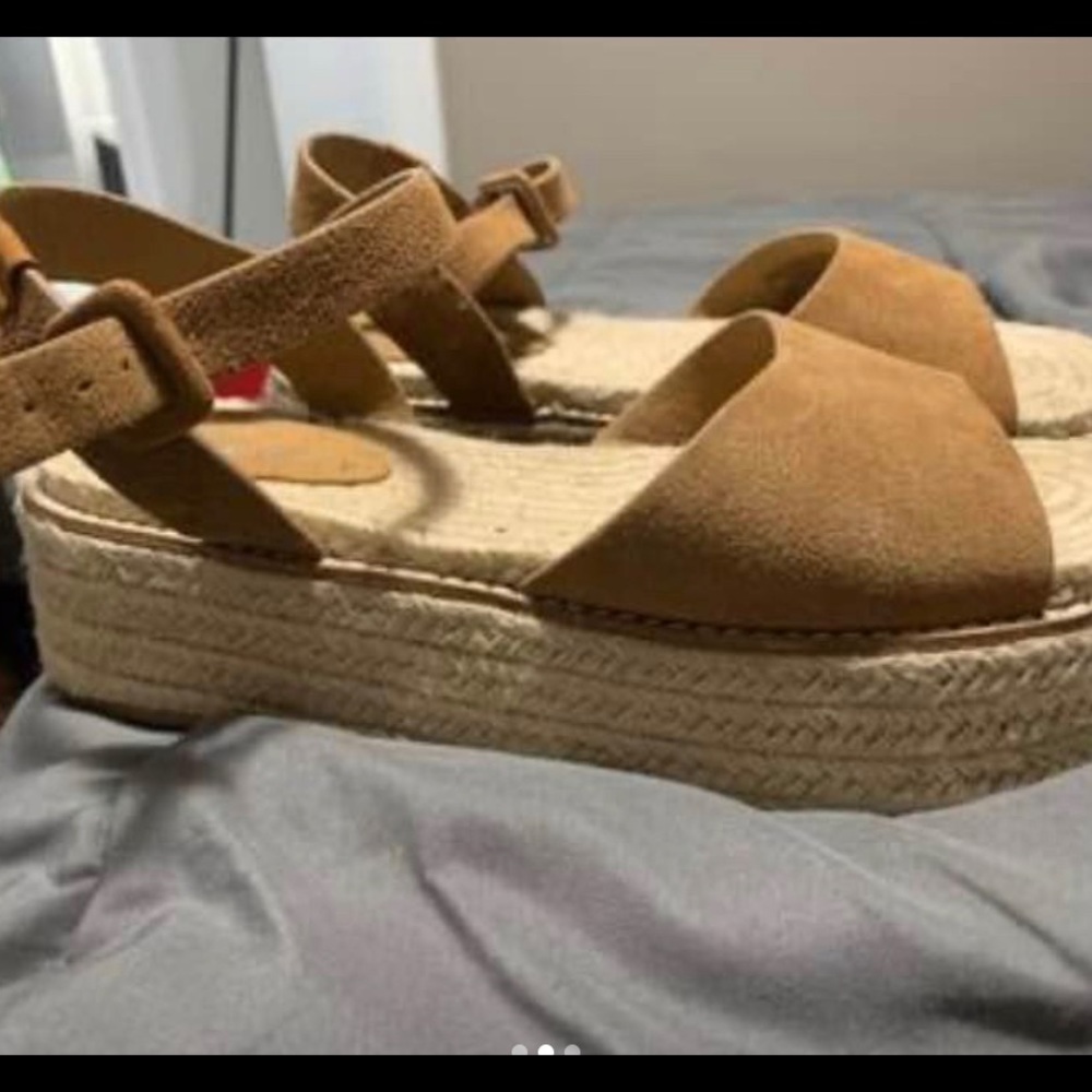 Sandals - Picture 2 of 2